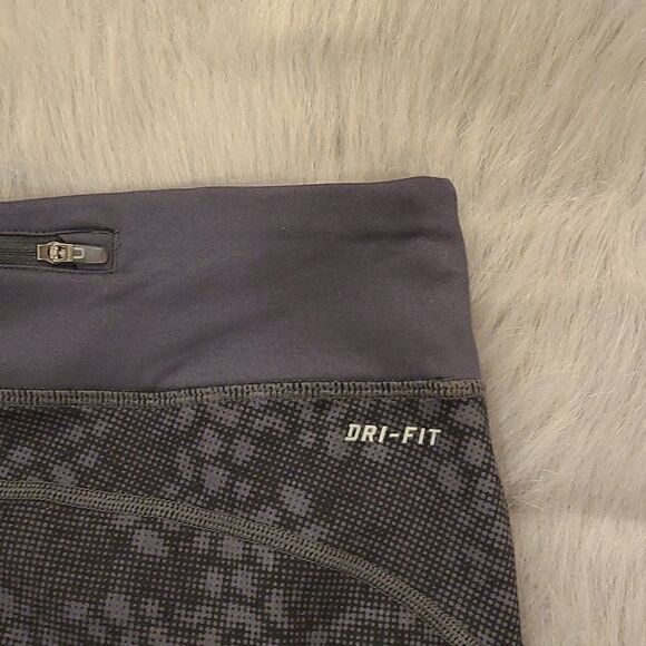 Nike dry fit black capri leggings size small - Picture 5 of 6